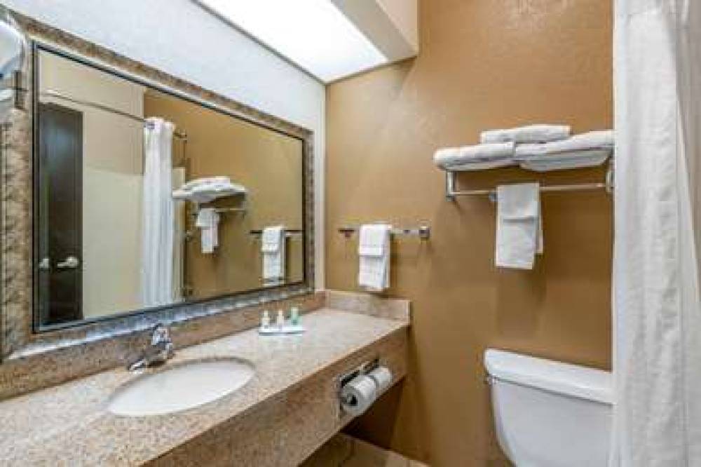 QUALITY INN & SUITES JEFFERSON CITY 9