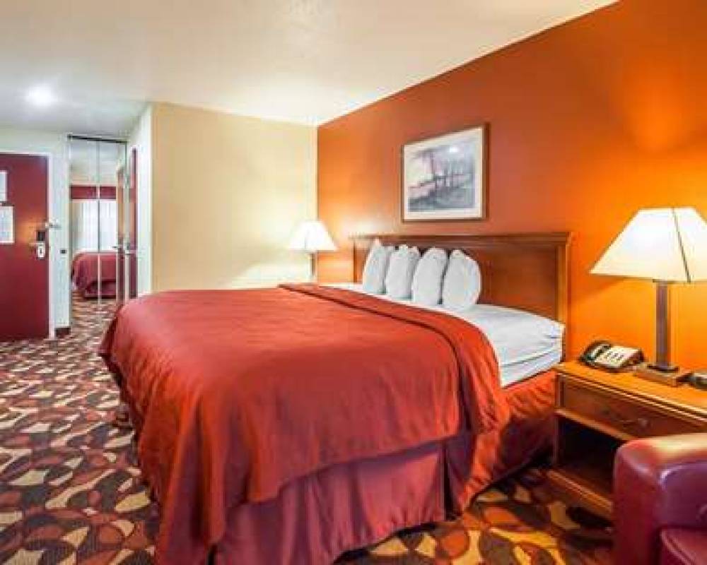 Quality Inn & Suites Kansas City I-435N Near Sports Complex 9