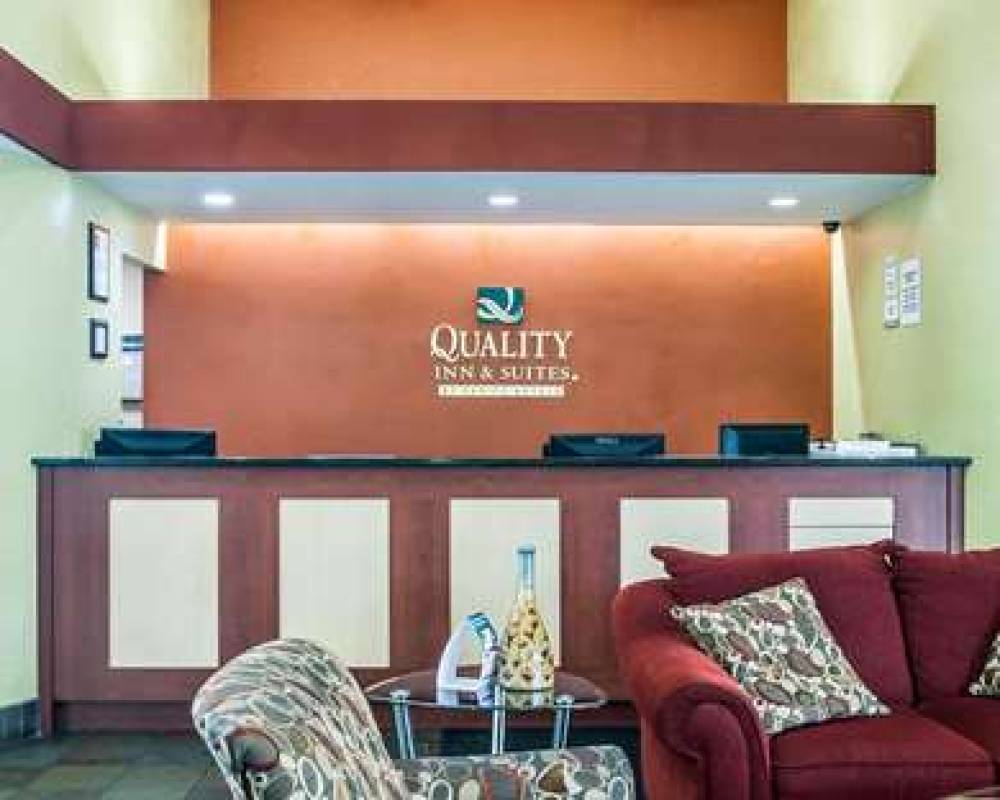 Quality Inn & Suites Kansas City I-435N Near Sports Complex 8