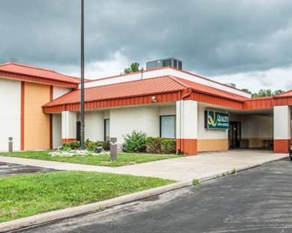 Quality Inn & Suites Kansas City I-435N Near Sports Complex 4