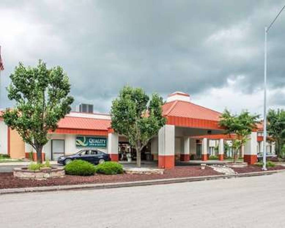 Quality Inn & Suites Kansas City I-435N Near Sports Complex 1