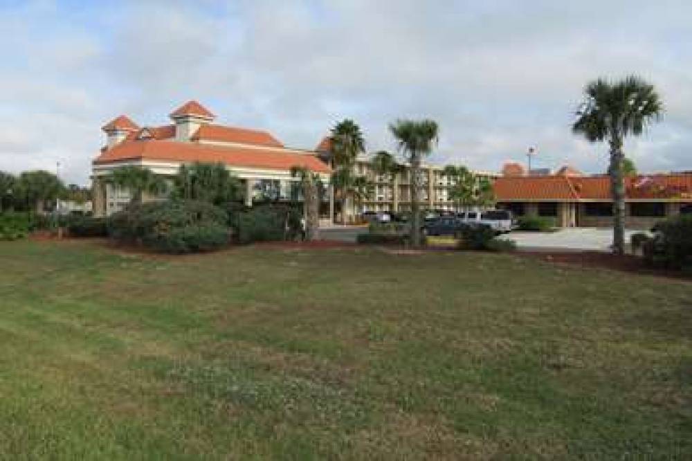 Quality Inn & Suites Kissimmee By The Lake 4