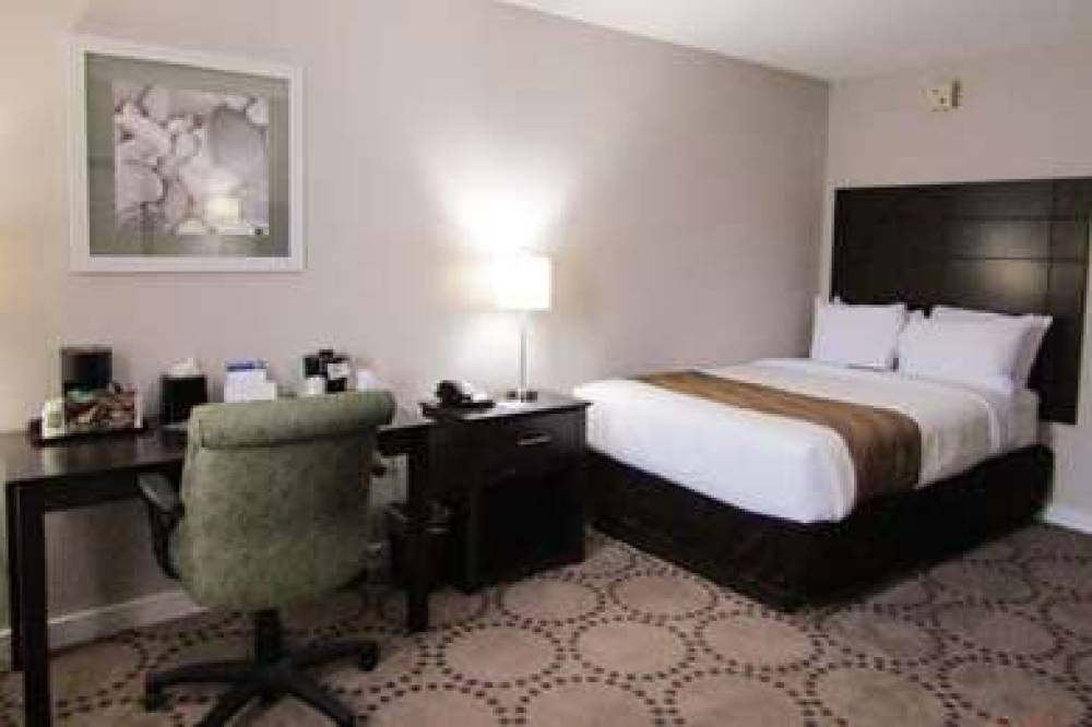 Quality Inn & Suites Kissimmee By The Lake 9