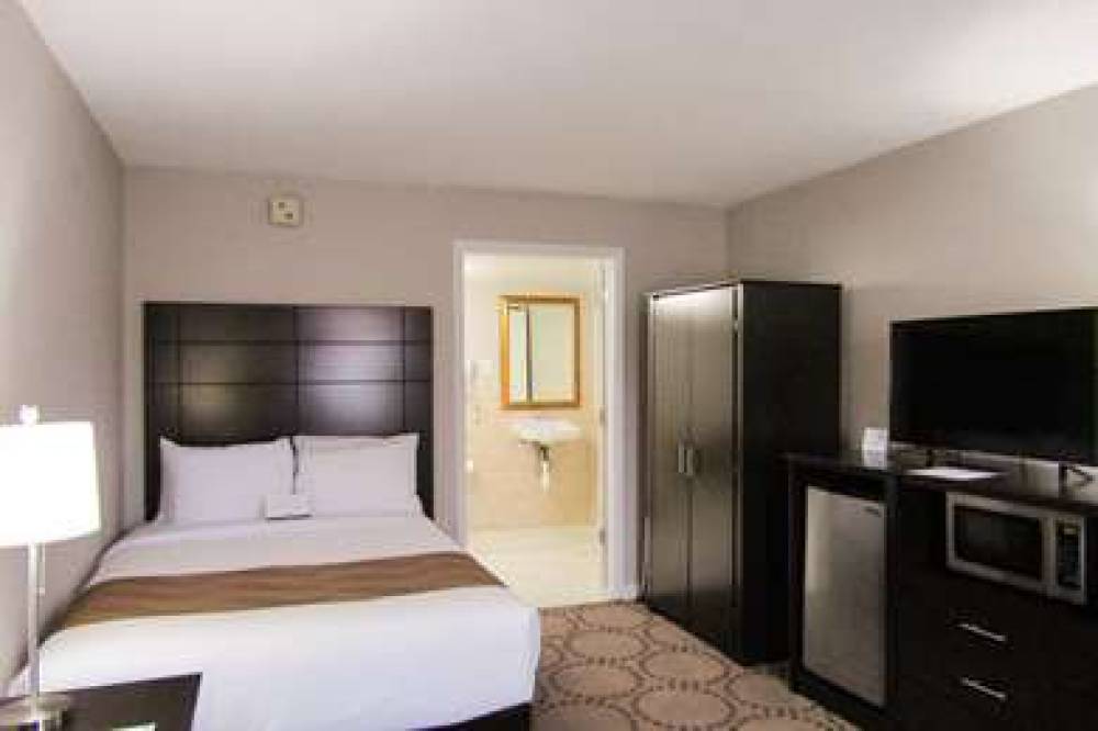 Quality Inn & Suites Kissimmee By The Lake 8