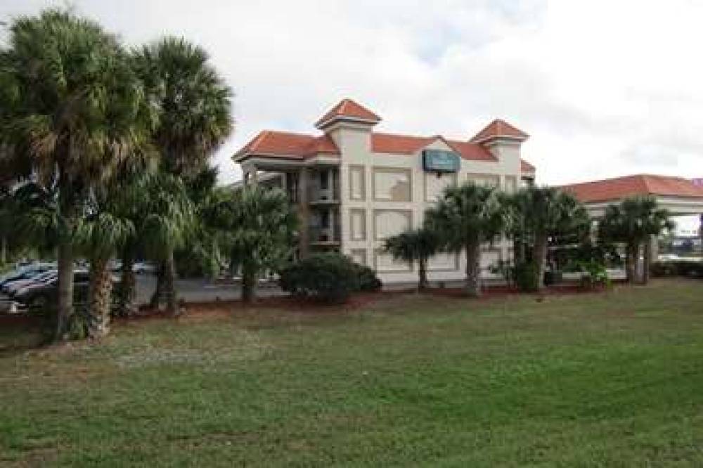 Quality Inn & Suites Kissimmee By The Lake 2