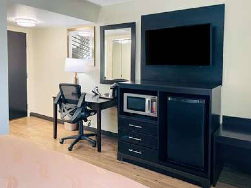 QUALITY INN & SUITES LAKE CHARLES S 8