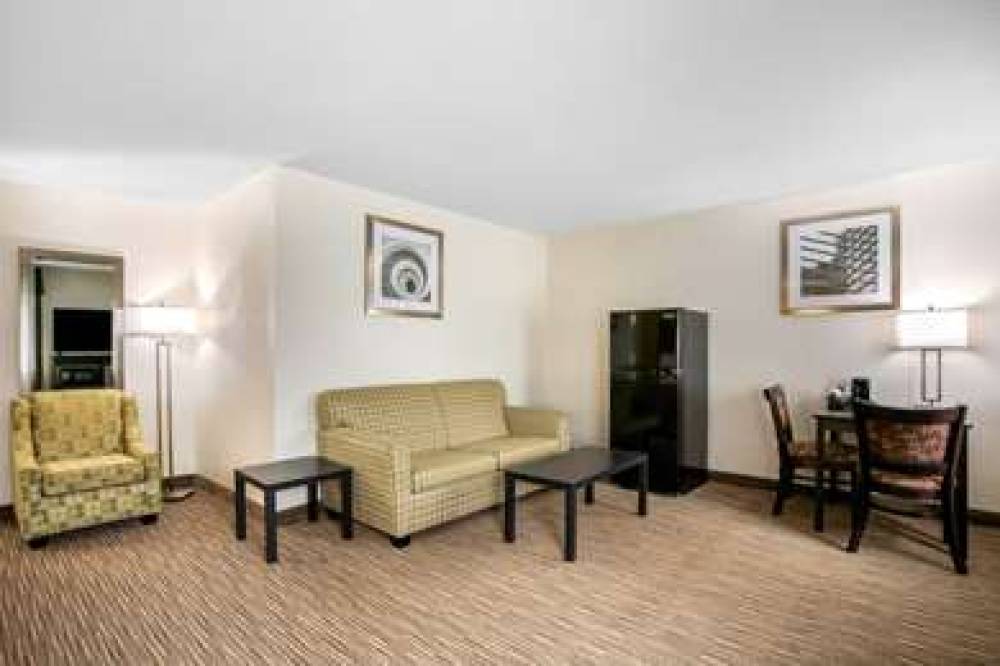 Quality Inn & Suites Metropolis I-24 9