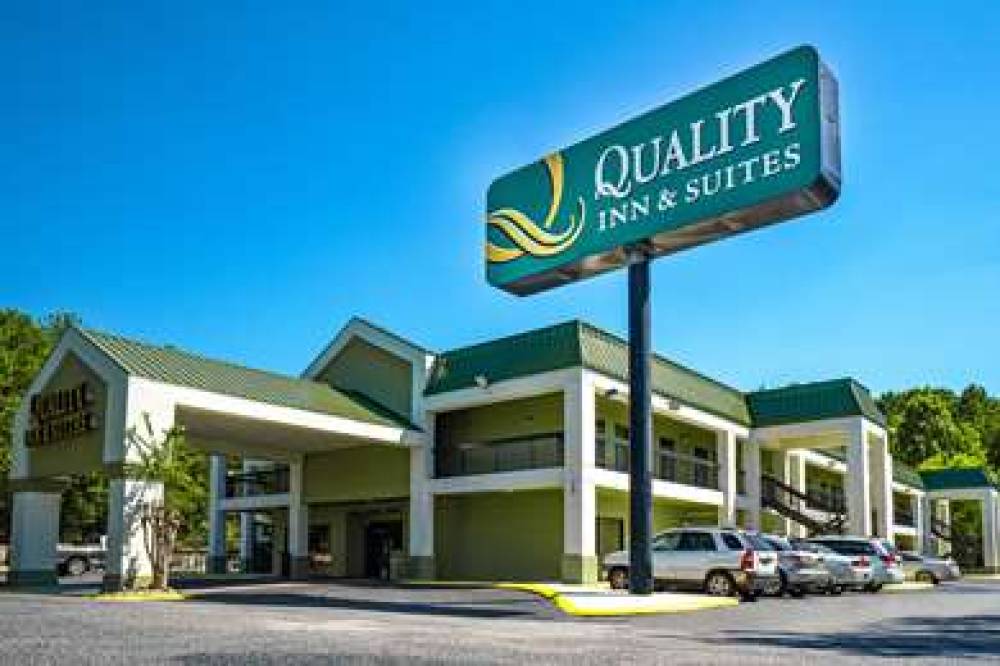 QUALITY INN & SUITES NEAR SIX FLAGS 2