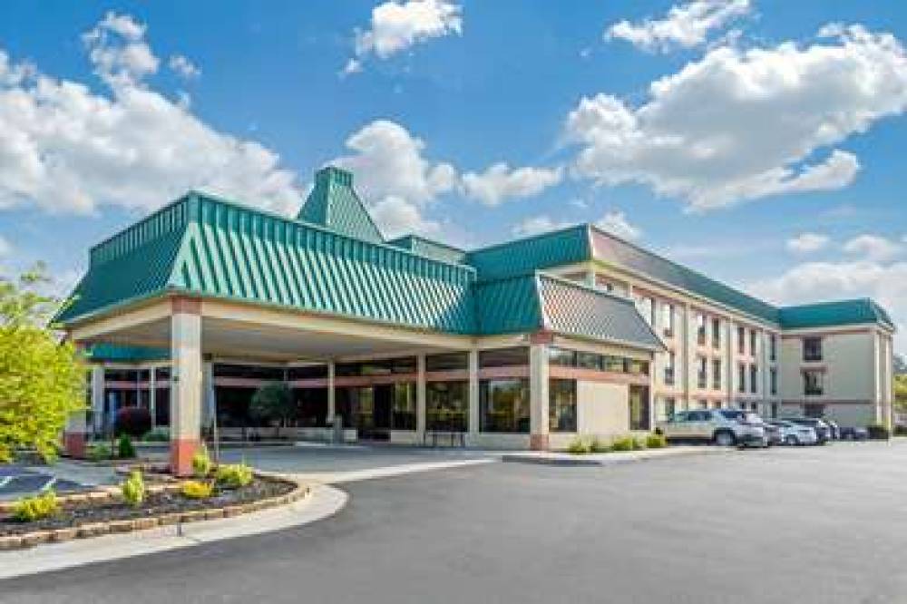 QUALITY INN & SUITES OLDE TOWN 1