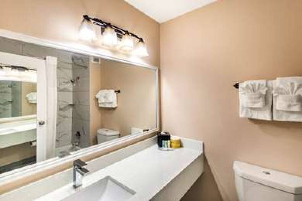 Quality Inn & Suites Plano East - Richardson 10