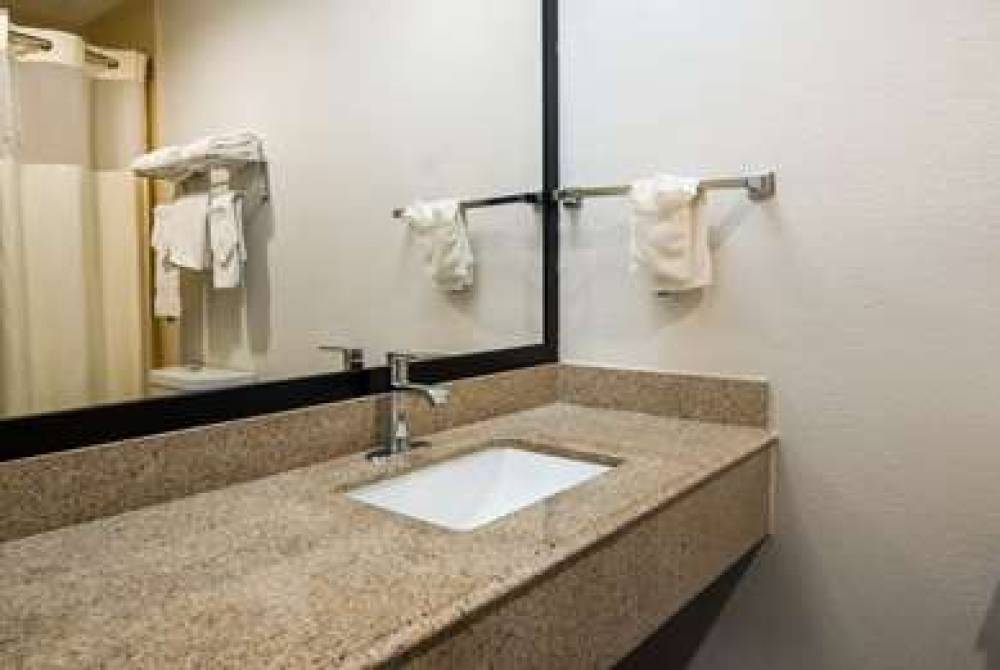 QUALITY INN & SUITES 10