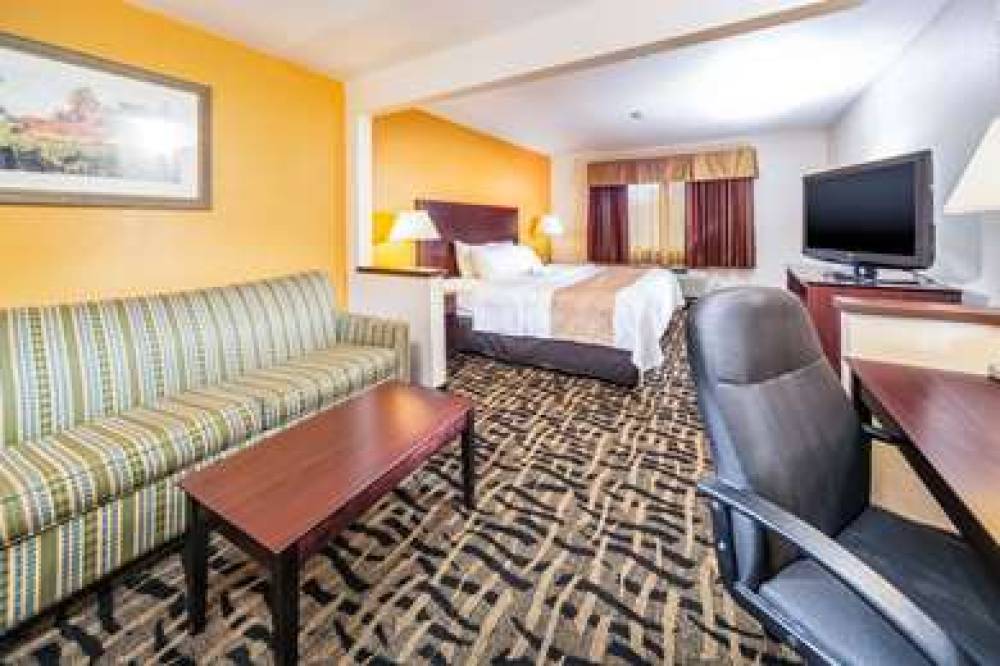 Quality Inn & Suites 10