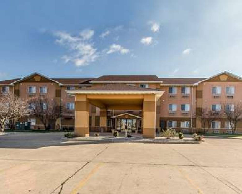 QUALITY INN & SUITES 2