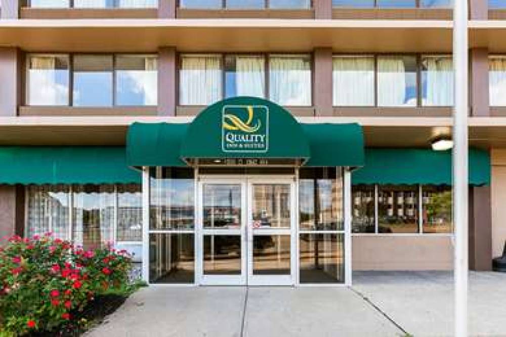 QUALITY INN & SUITES 2