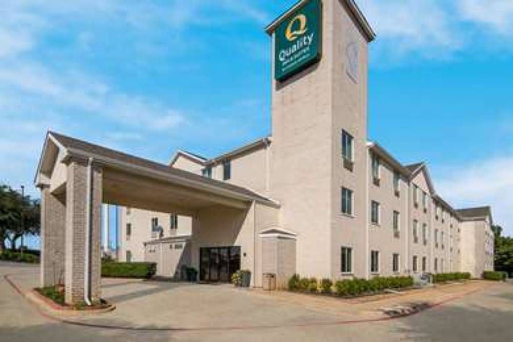 QUALITY INN & SUITES ROANOKE - FORT 1