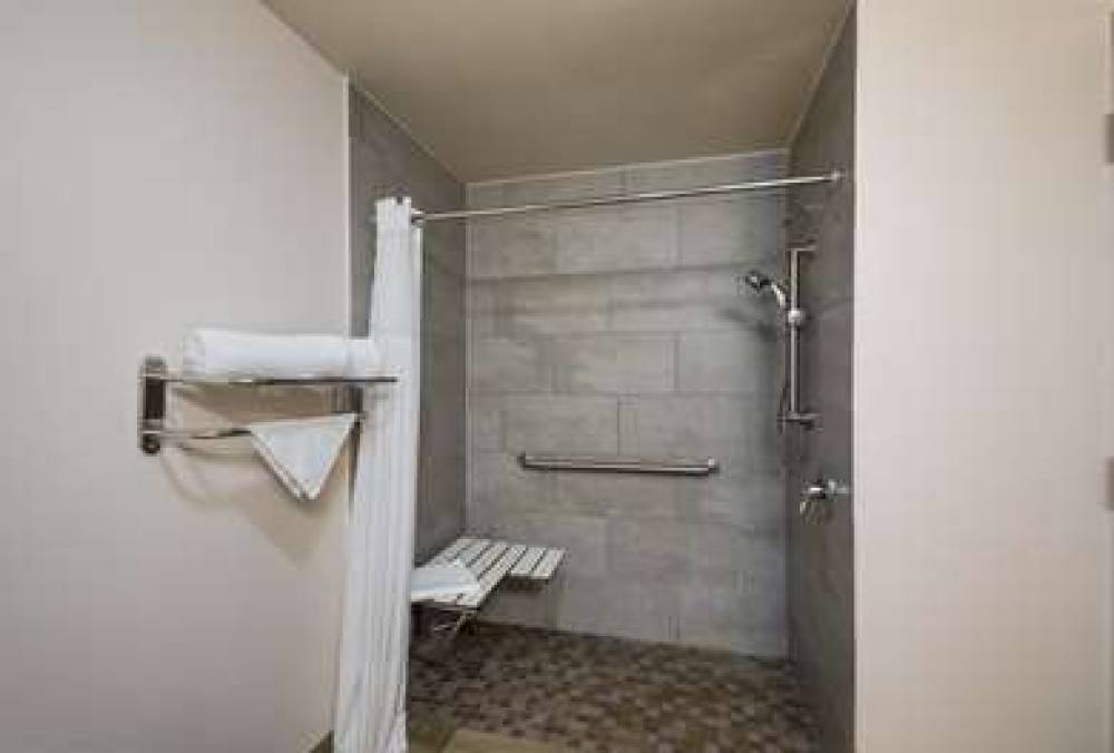 QUALITY INN & SUITES ROUND ROCK-AUS 10