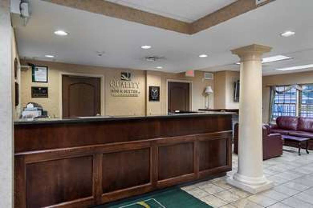 Quality Inn & Suites Skyways 5