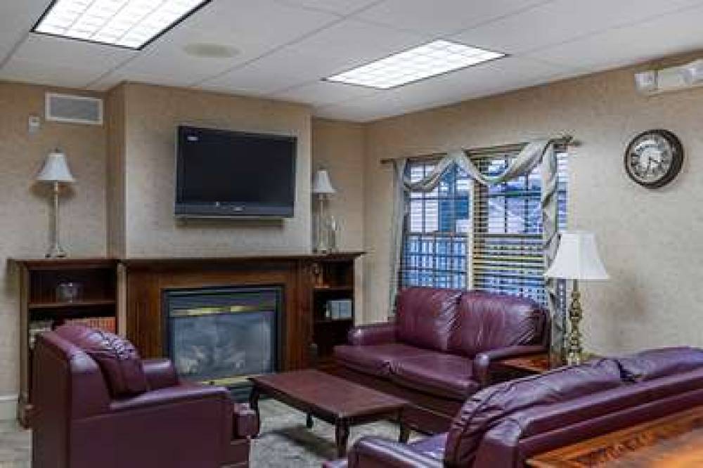 Quality Inn & Suites Skyways 9