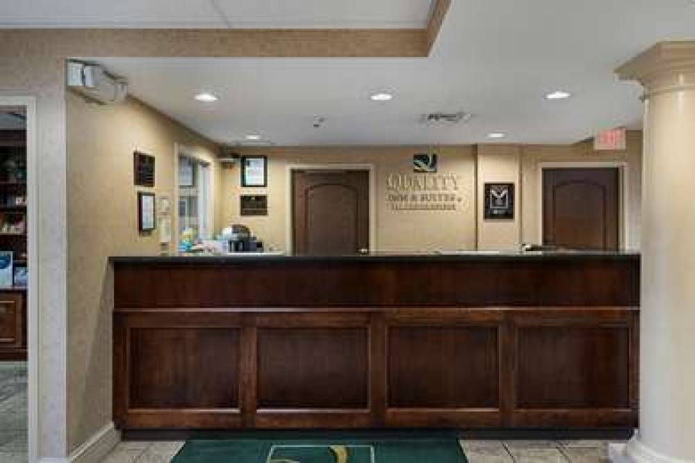 Quality Inn & Suites Skyways 6