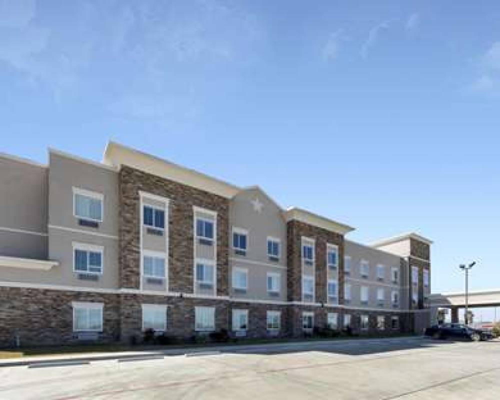 QUALITY INN & SUITES VICTORIA EAST 1