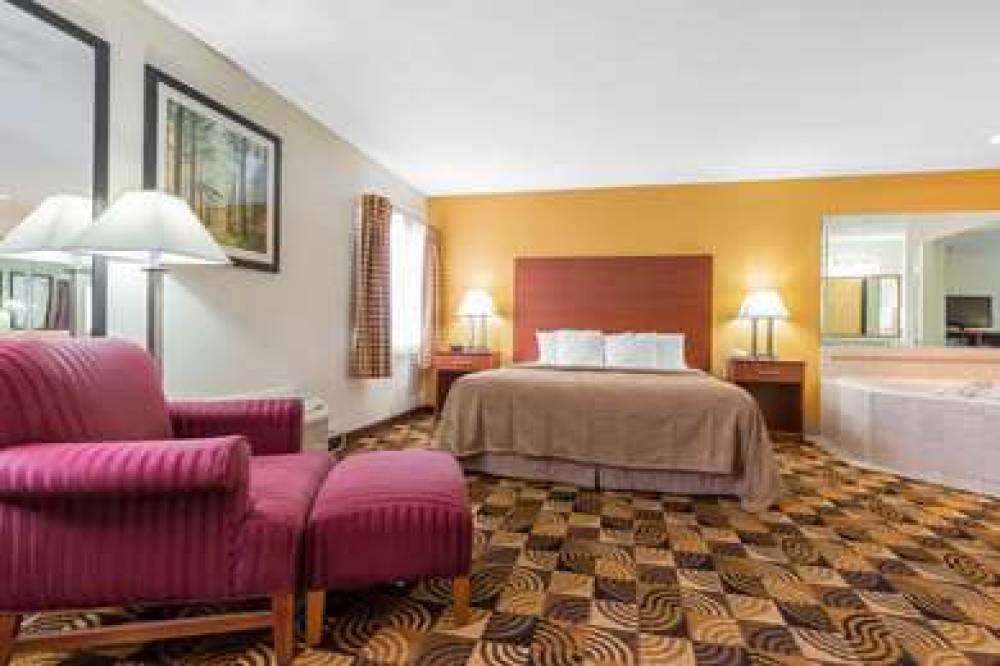 Quality Inn Sycamore - DeKalb 9