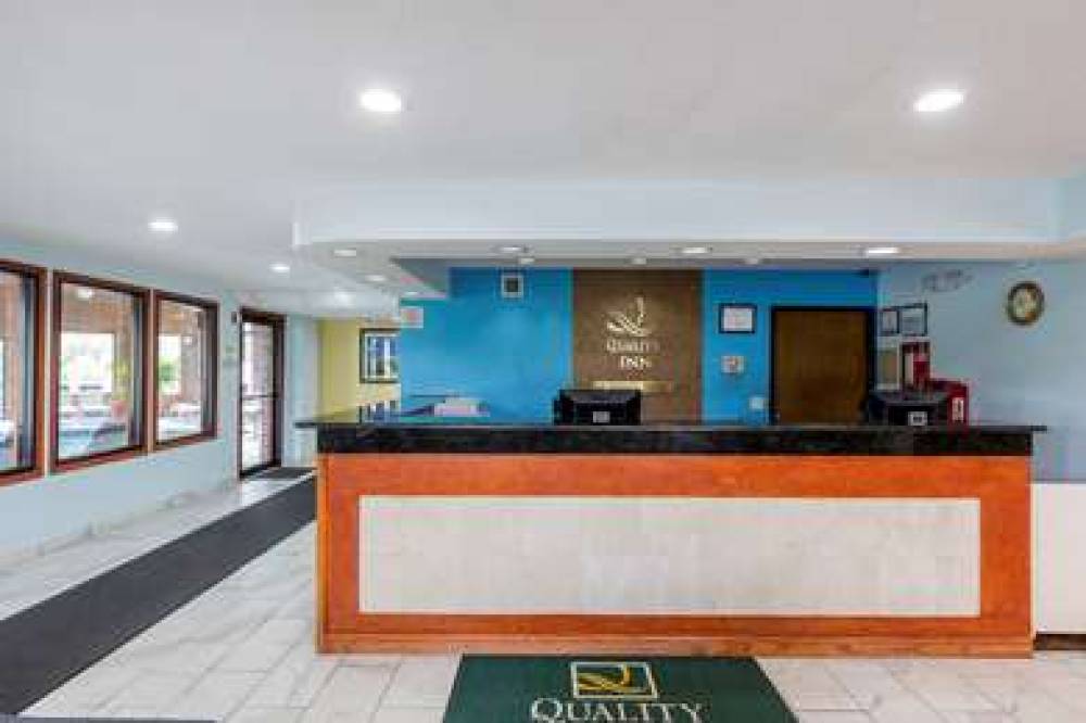 Quality Inn Sycamore - DeKalb 5