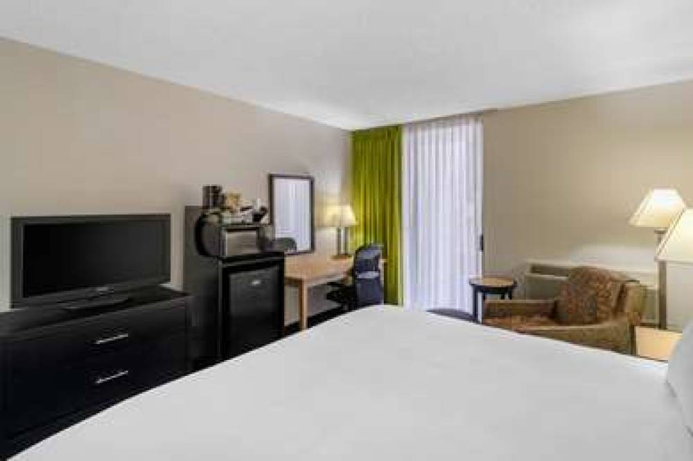 QUALITY INN TYLER - LINDALE 9