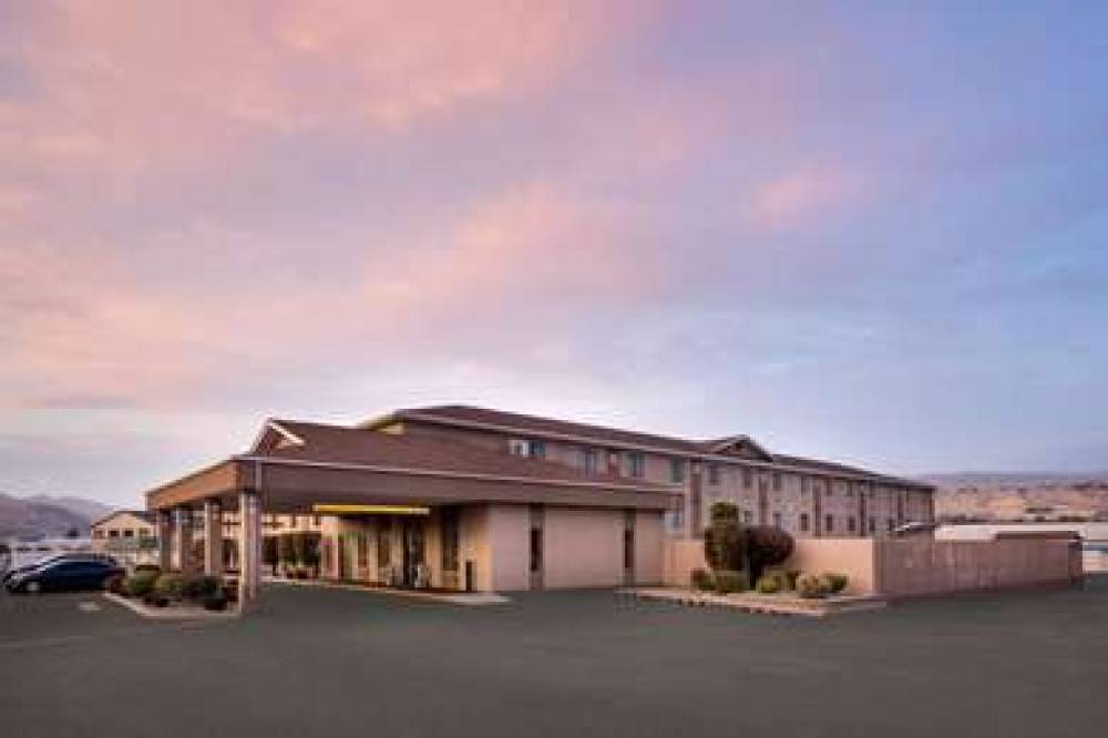 QUALITY INN WENATCHEE-LEAVENWORTH 4