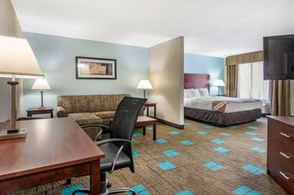 Quality Suites Kansas City International Airport 8