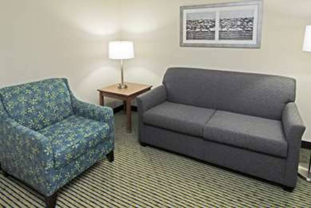 Quality Suites Lake Wright - Norfolk Airport 9