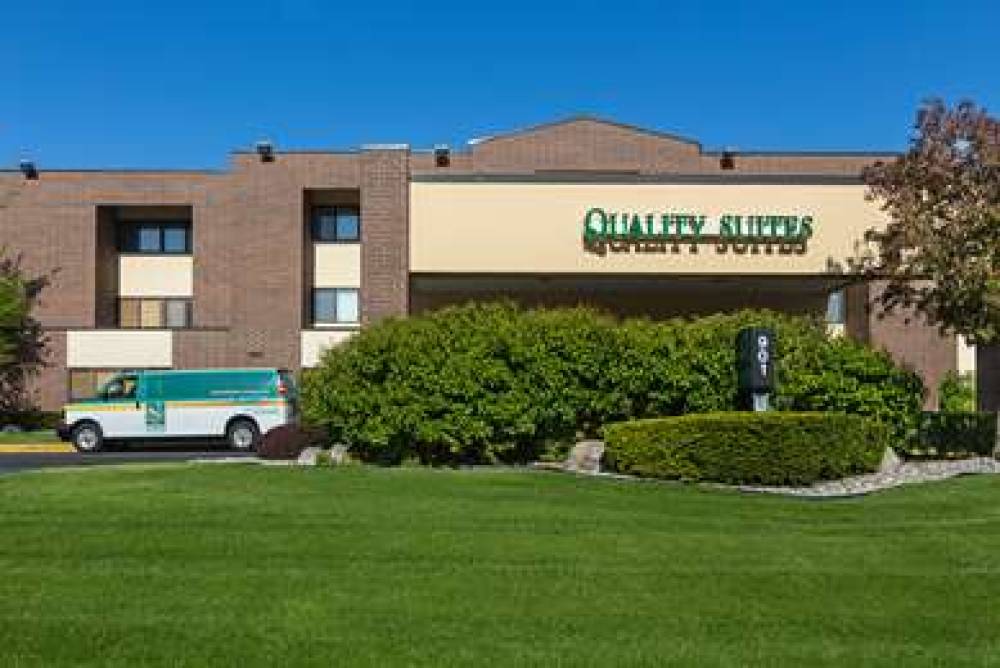 Quality Suites Lansing 1