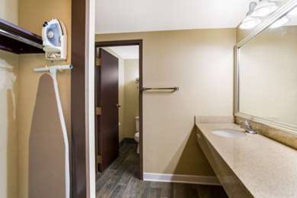 Quality Suites Milwaukee Airport 7