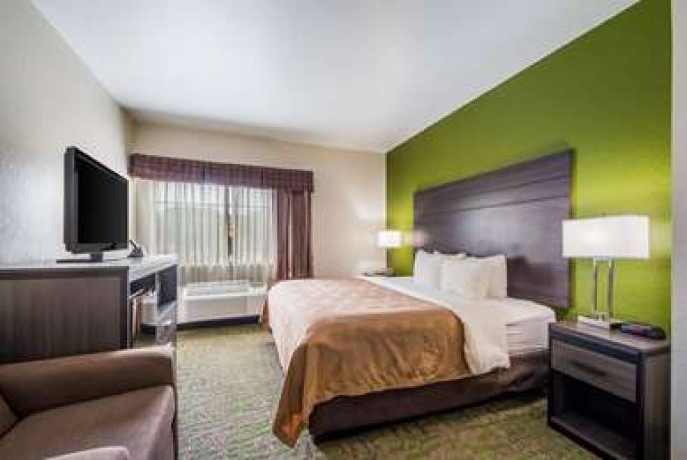 Quality Suites San Antonio 10