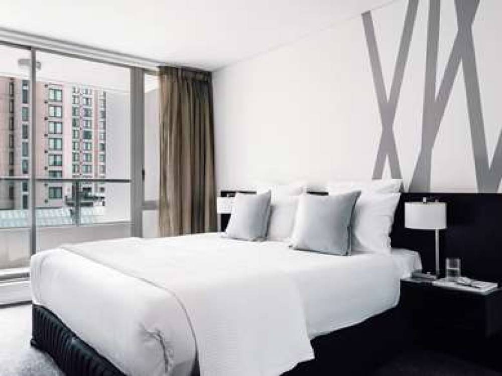 Quay West Suites Melbourne 6