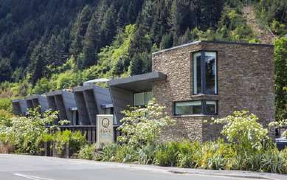 QUEENSTOWN PARK BOUTIQUE HOTEL 1