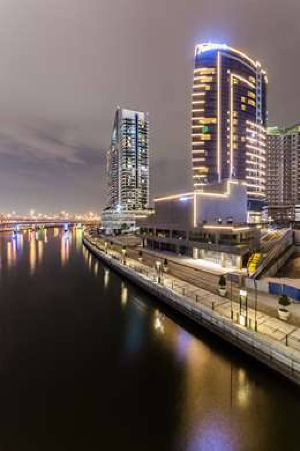 Radisson Blu Dubai Canal View