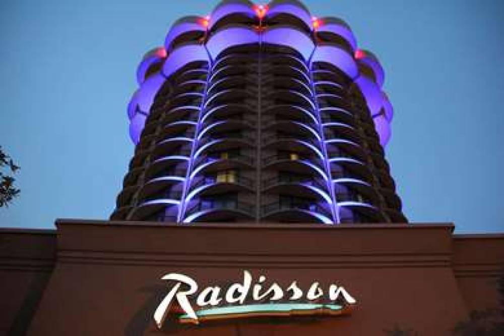 Radisson Hotel Cincinnati Riverfront 1