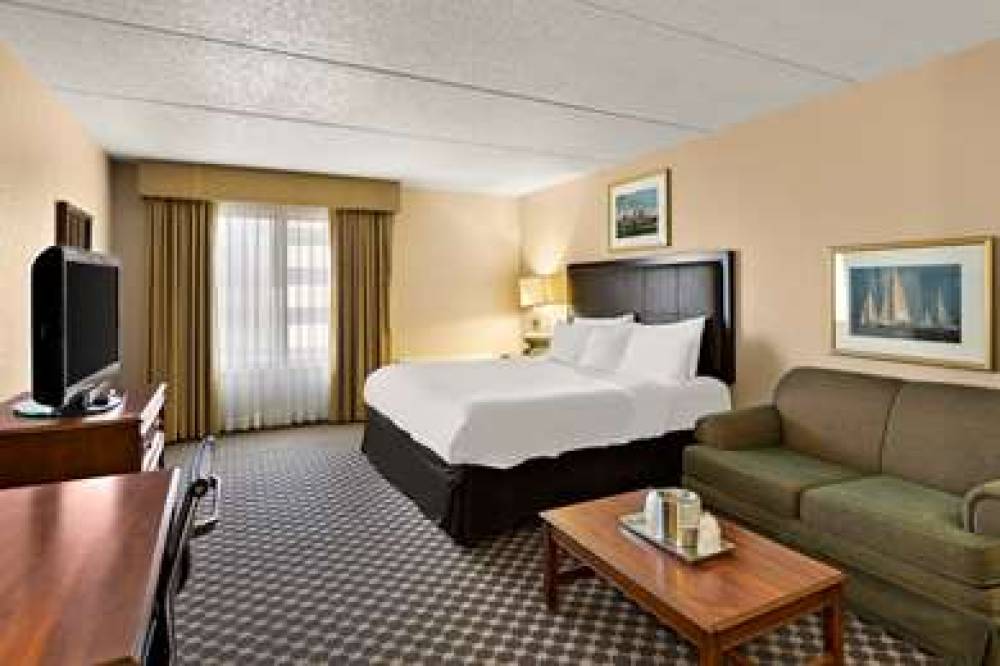 Radisson Hotel Cleveland Airport West 2