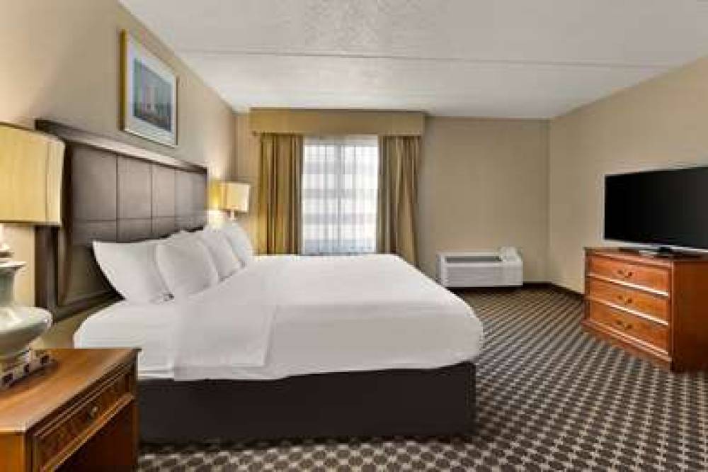 Radisson Hotel Cleveland Airport West 10