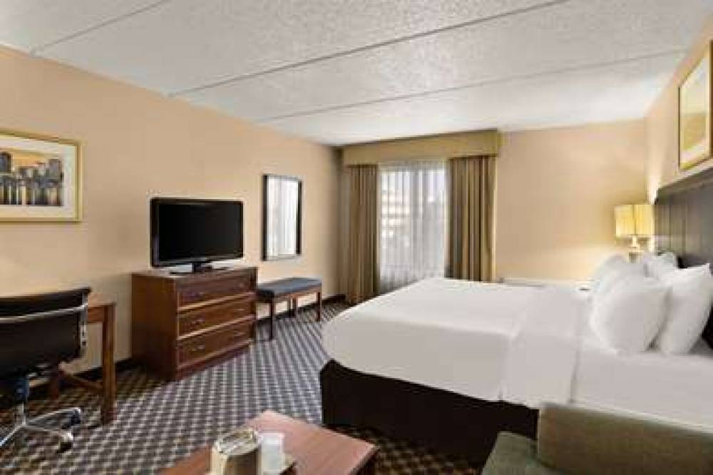 Radisson Hotel Cleveland Airport West 3