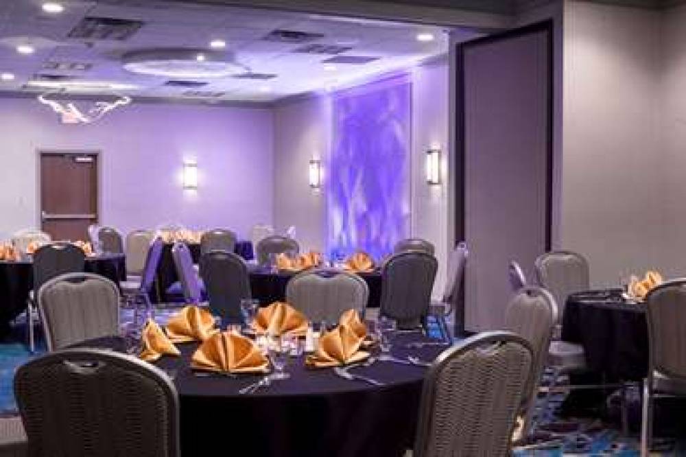 Radisson Hotel & Conference Center Coralville - Iowa City 8