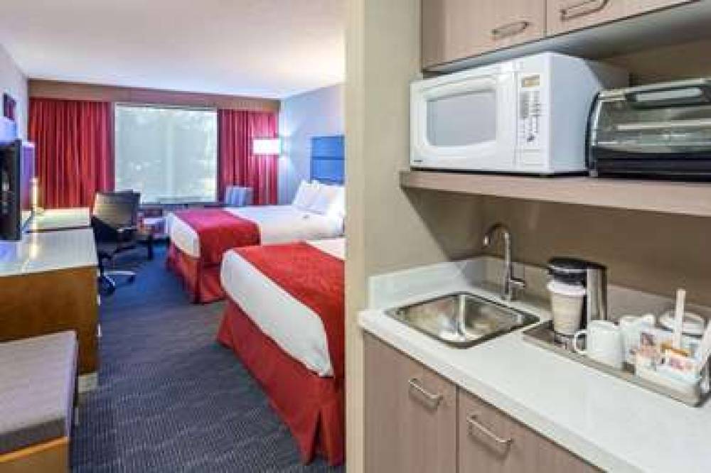 Radisson Hotel & Suites Fort McMurray 5