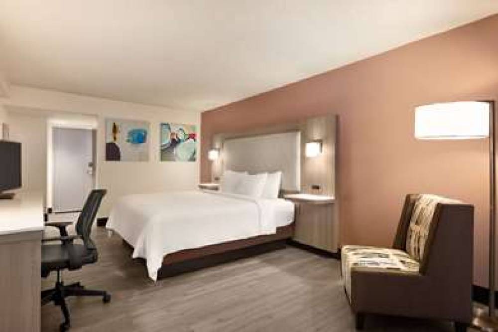 RADISSON LENEXA OVERLAND PARK 8