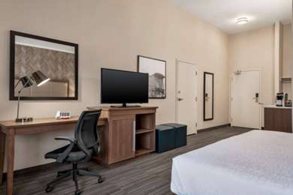 Ramada Airdrie Hotel And Suites 9