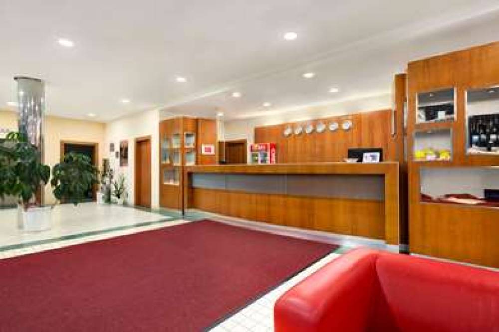 Ramada Airport Hotel Prague 2