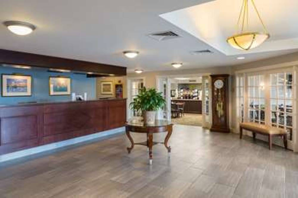 Ramada By Wyndham Boston 4