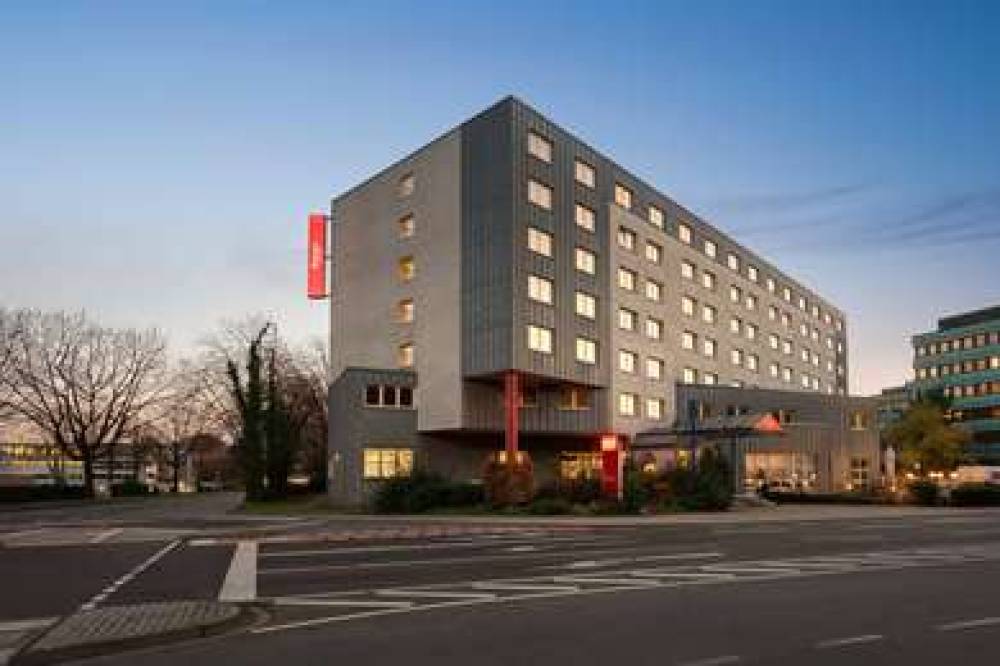 RAMADA BY WYNDHAM BOTTROP 2