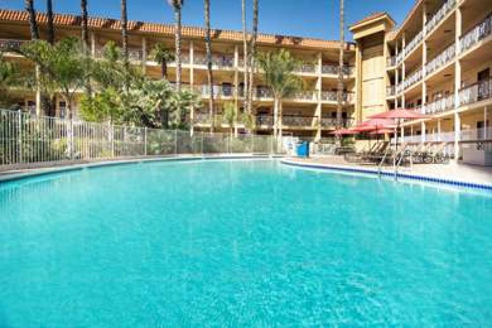 Ramada By Wyndham, Burbank Airport 6