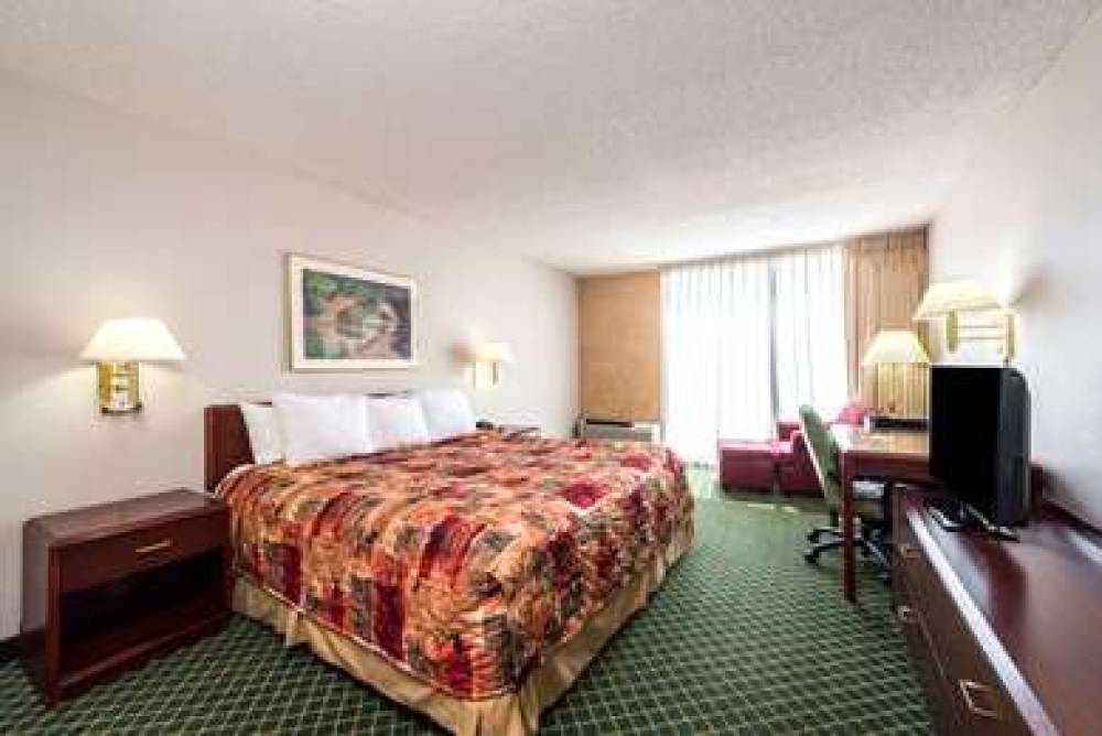 Ramada By Wyndham Dallas Love Field 7