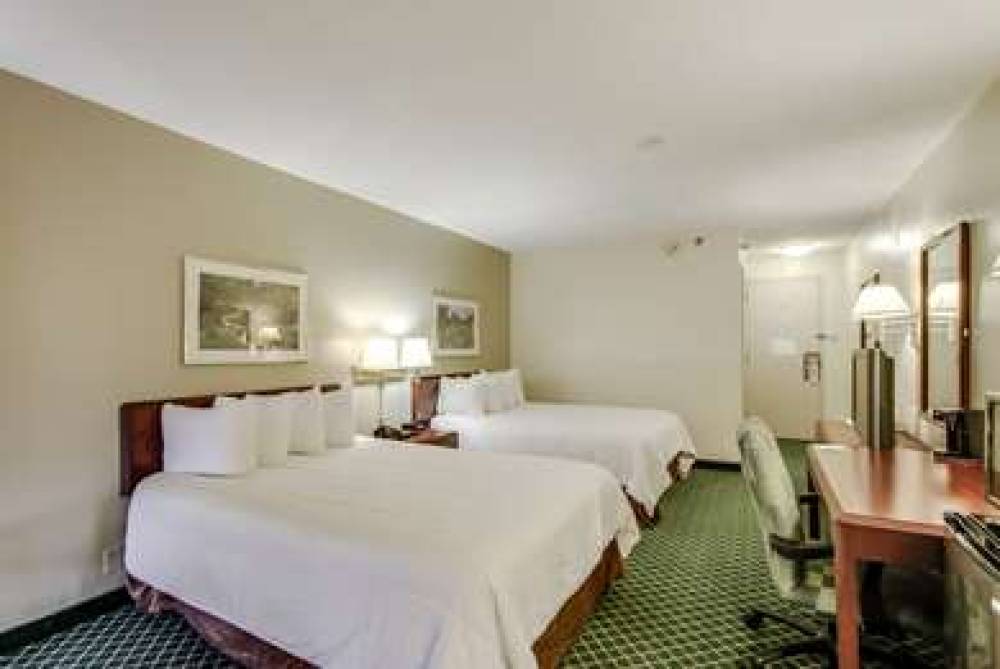 Ramada By Wyndham Dallas Love Field 9